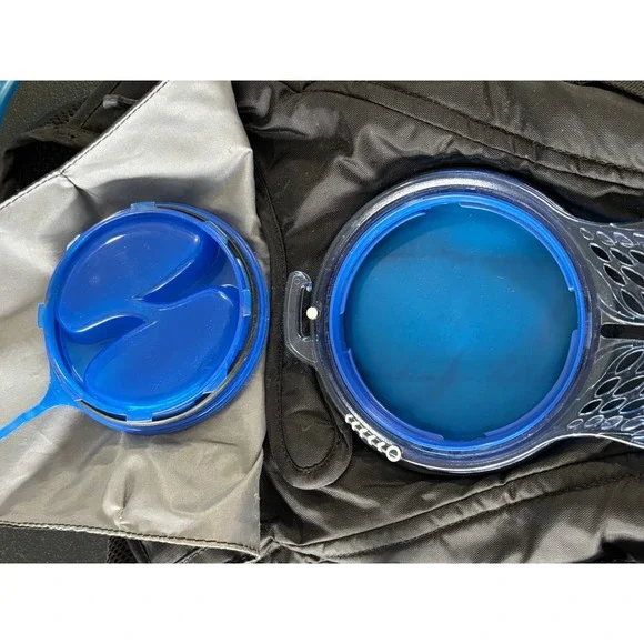 CamelBak Rogue Hydration Pack Black Cycling Hiking Backpack with Reservoir - Picture 6 of 10